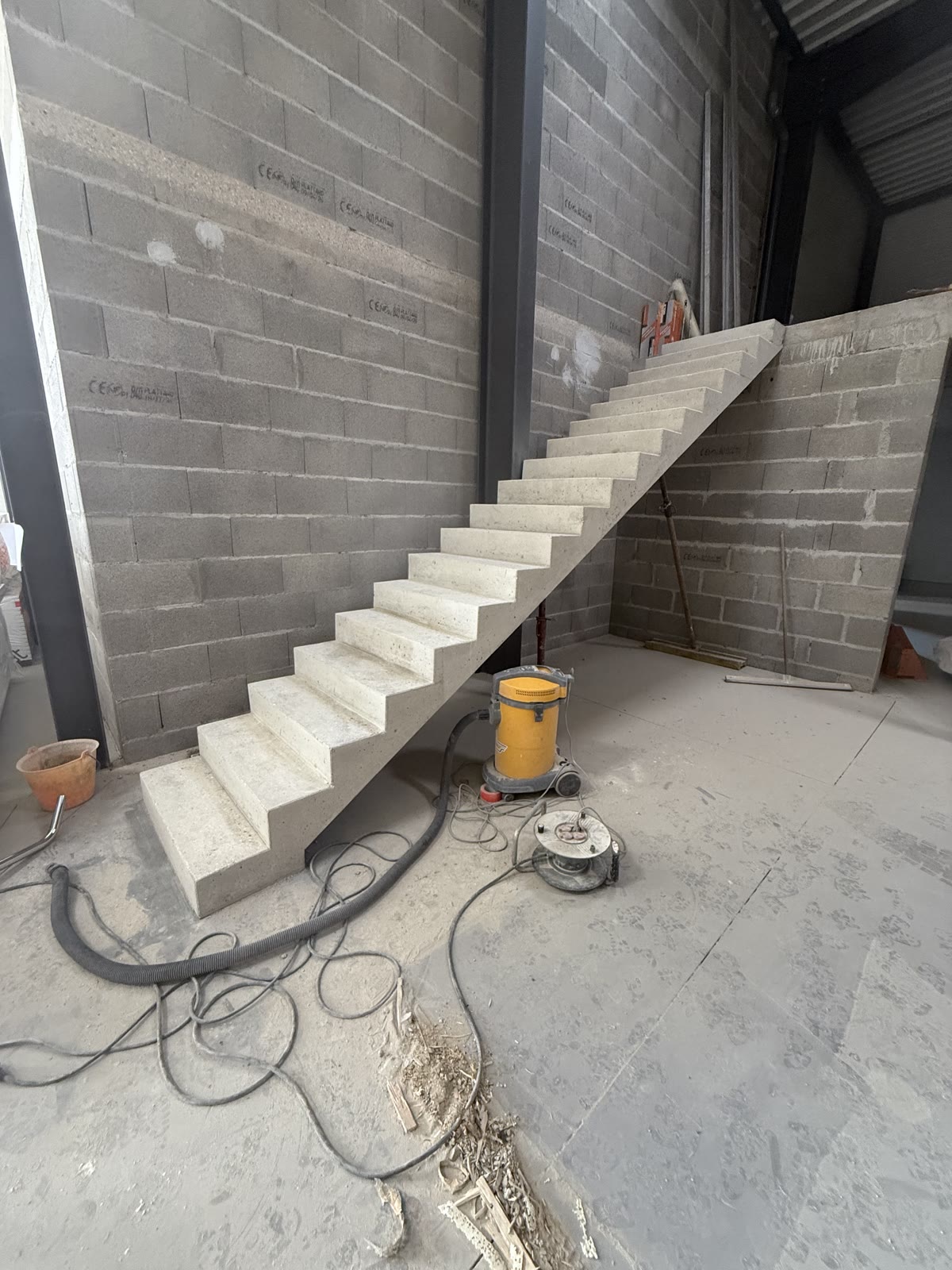 Escalier béton droit coulé en place