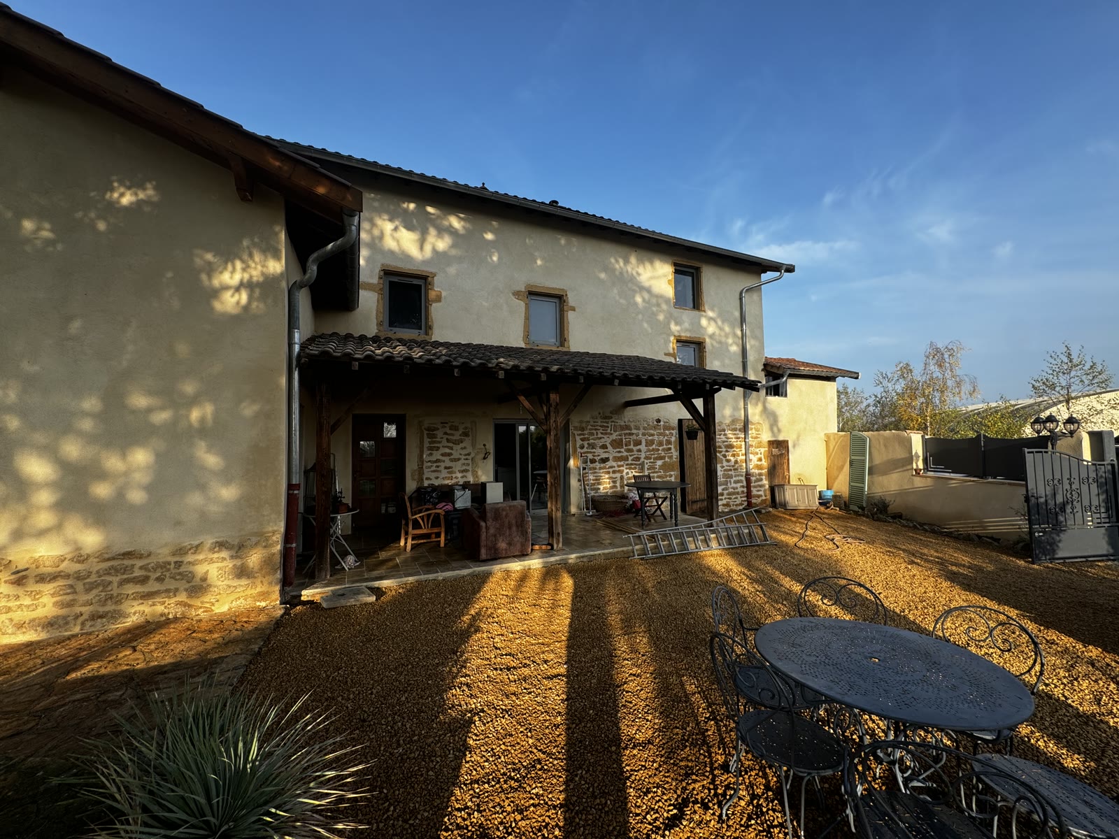 Vue d'ensemble de la façade rénovée