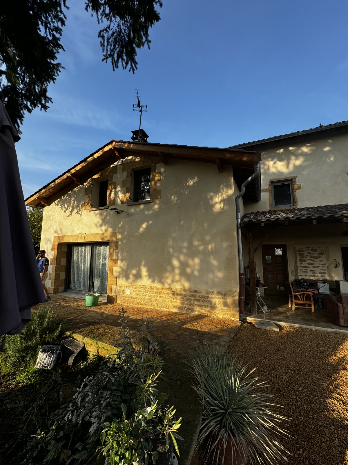 La maison rénovée depuis le jardin