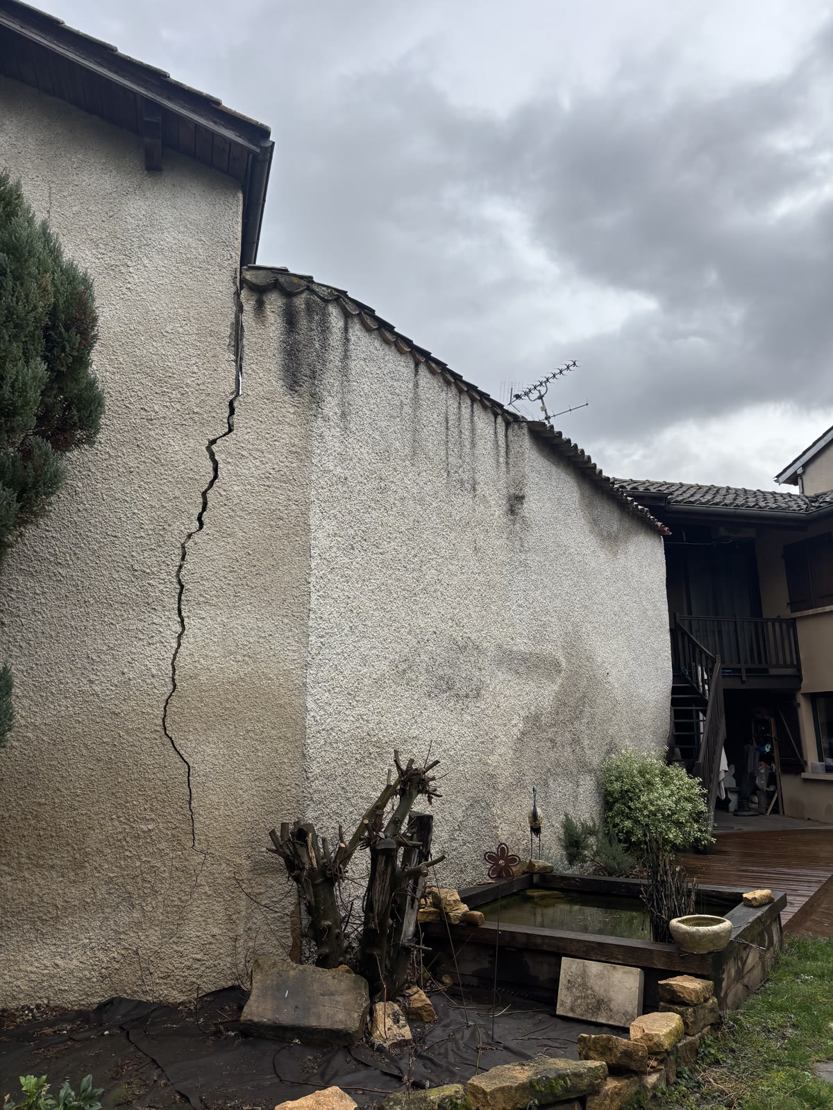 Mur repris et enduit