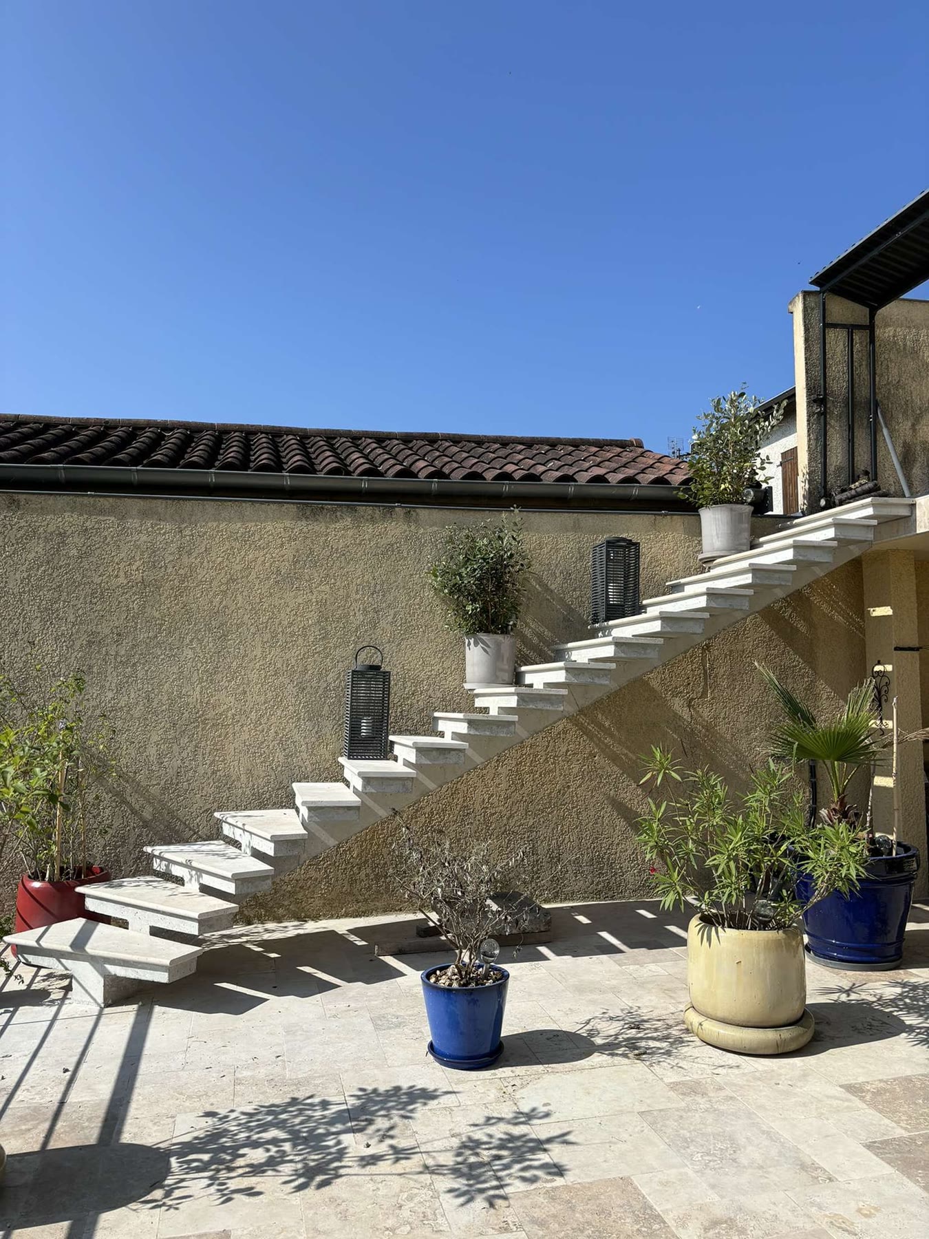 Escalier extérieur et abords