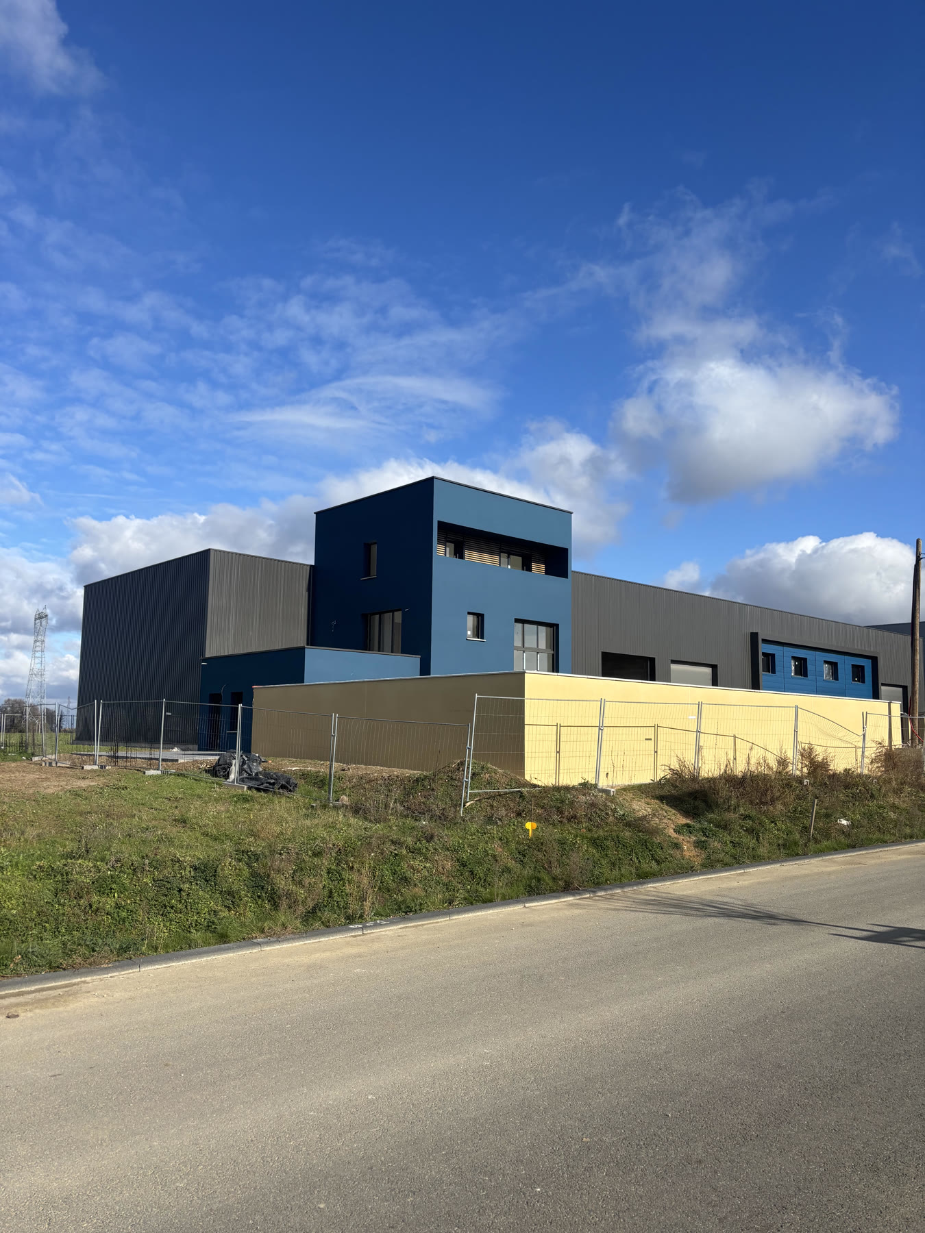Bâtiment d'activité neuf livré